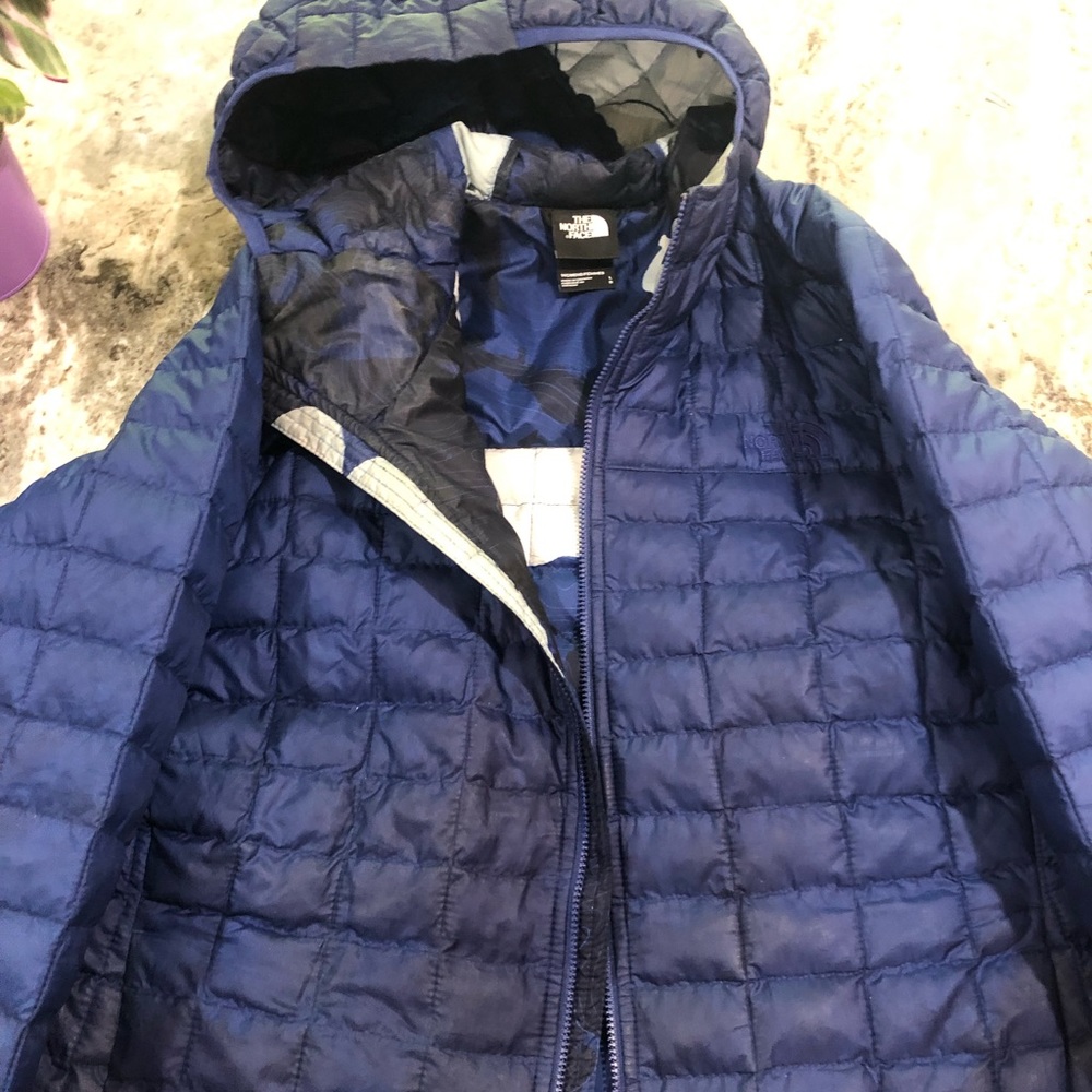North face light hooded jacket